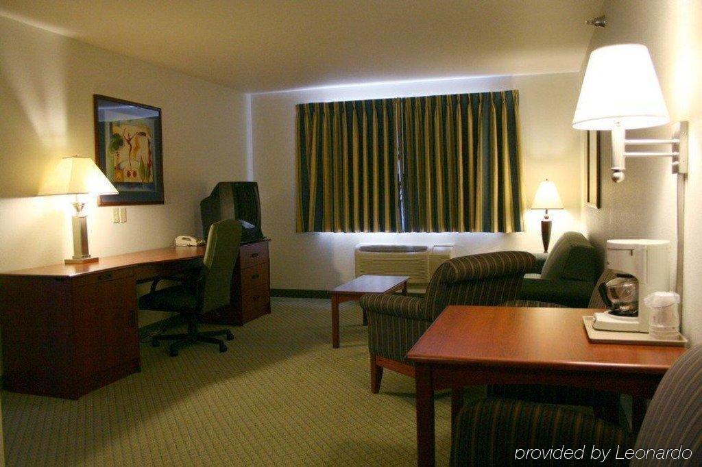 Crossings By Grandstay Inn & Suites Becker Habitación foto